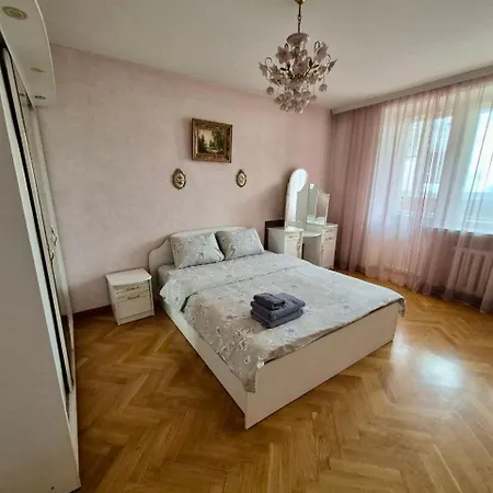 Аpartments At The Pecherska Metro Station Апартаменты