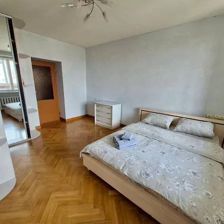 Апартаменты Аpartments At The Pecherska Metro Station *