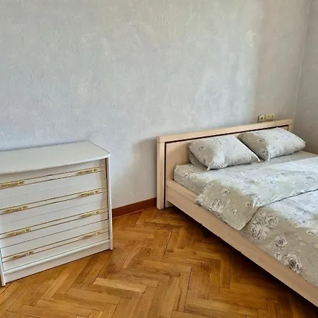 Аpartments At The Pecherska Metro Station *