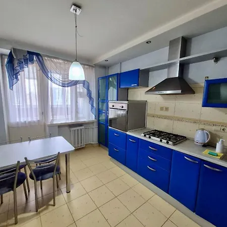 Апартаменты Аpartments At The Pecherska Metro Station