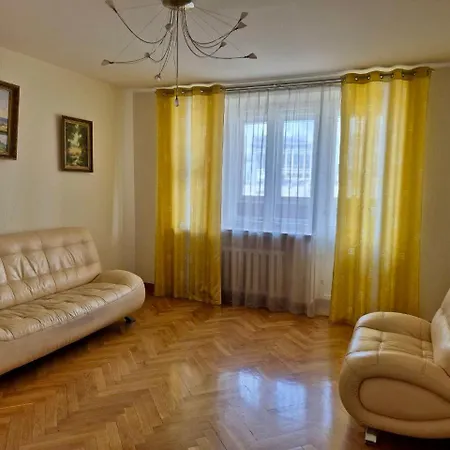 Аpartments At The Pecherska Metro Station Апартаменты *